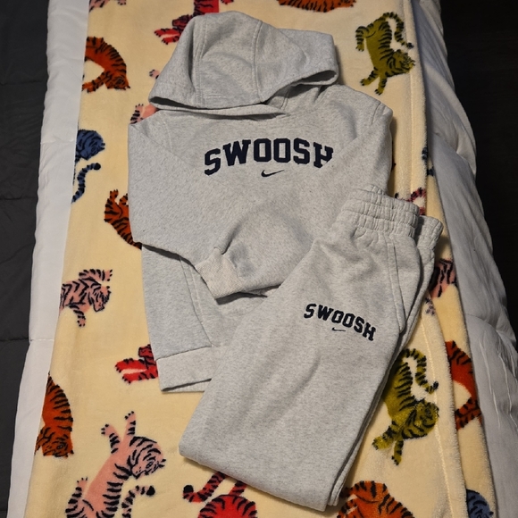 Kids Nike Swoosh Sweatsuit Set - Picture 1 of 6